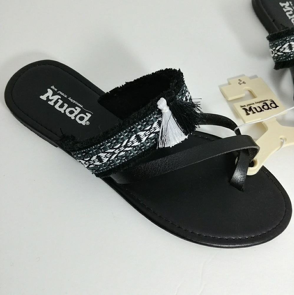 MUDD B&W TASSLE SANDALS FLIP FLOPS NEW